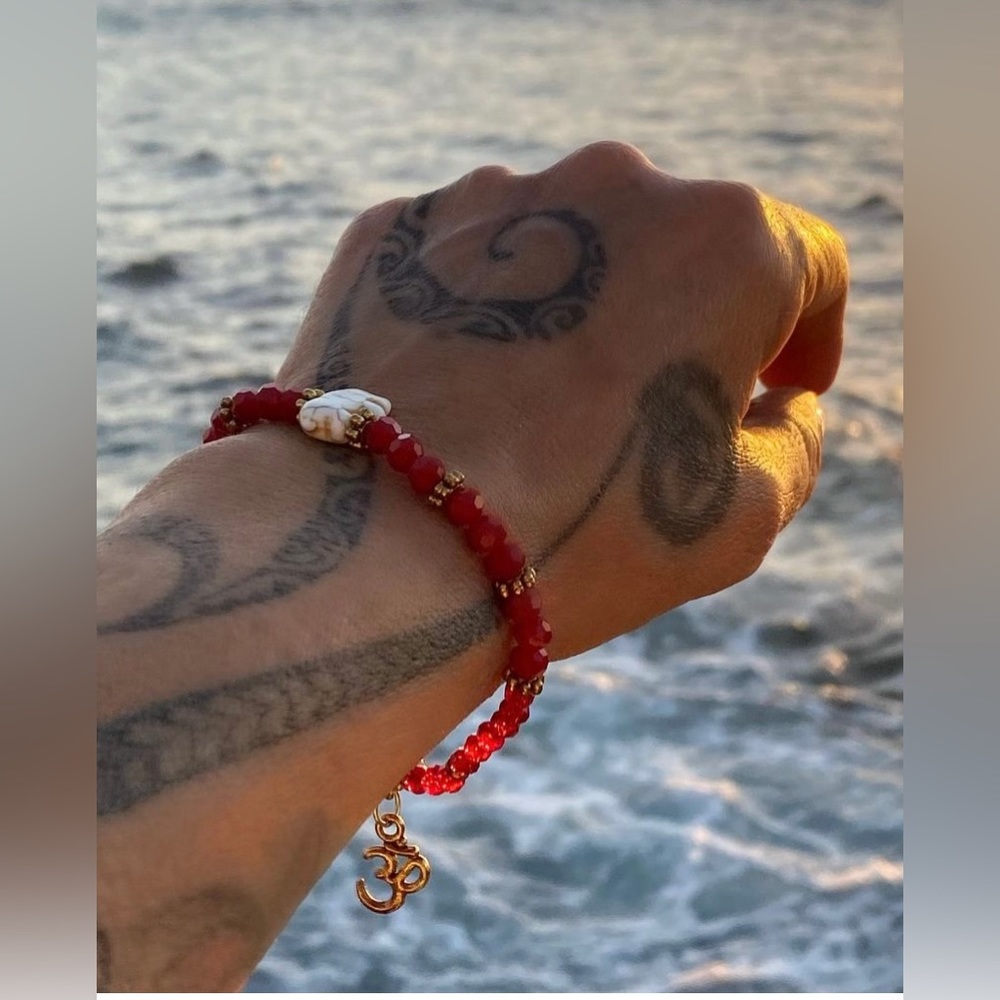 Red crystals protection bracelet